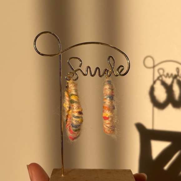 Colorful knit earring hoop - Picture 4 of 5